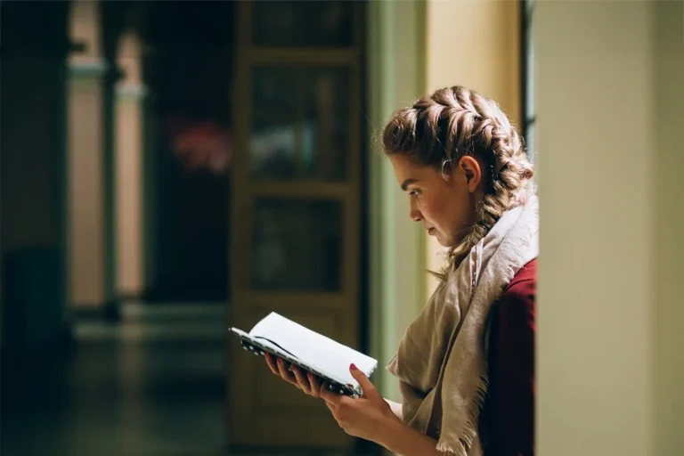 Literatura sobre dor existencial: 5 livros para enfrentar o abismo