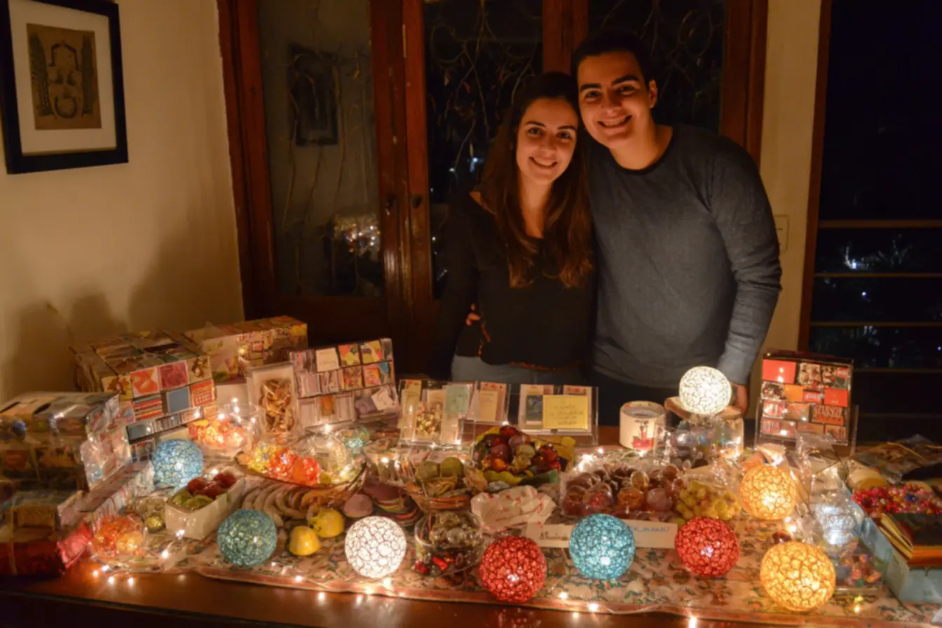 Pessoas Celebrando Mensagens de Natal para Amigos