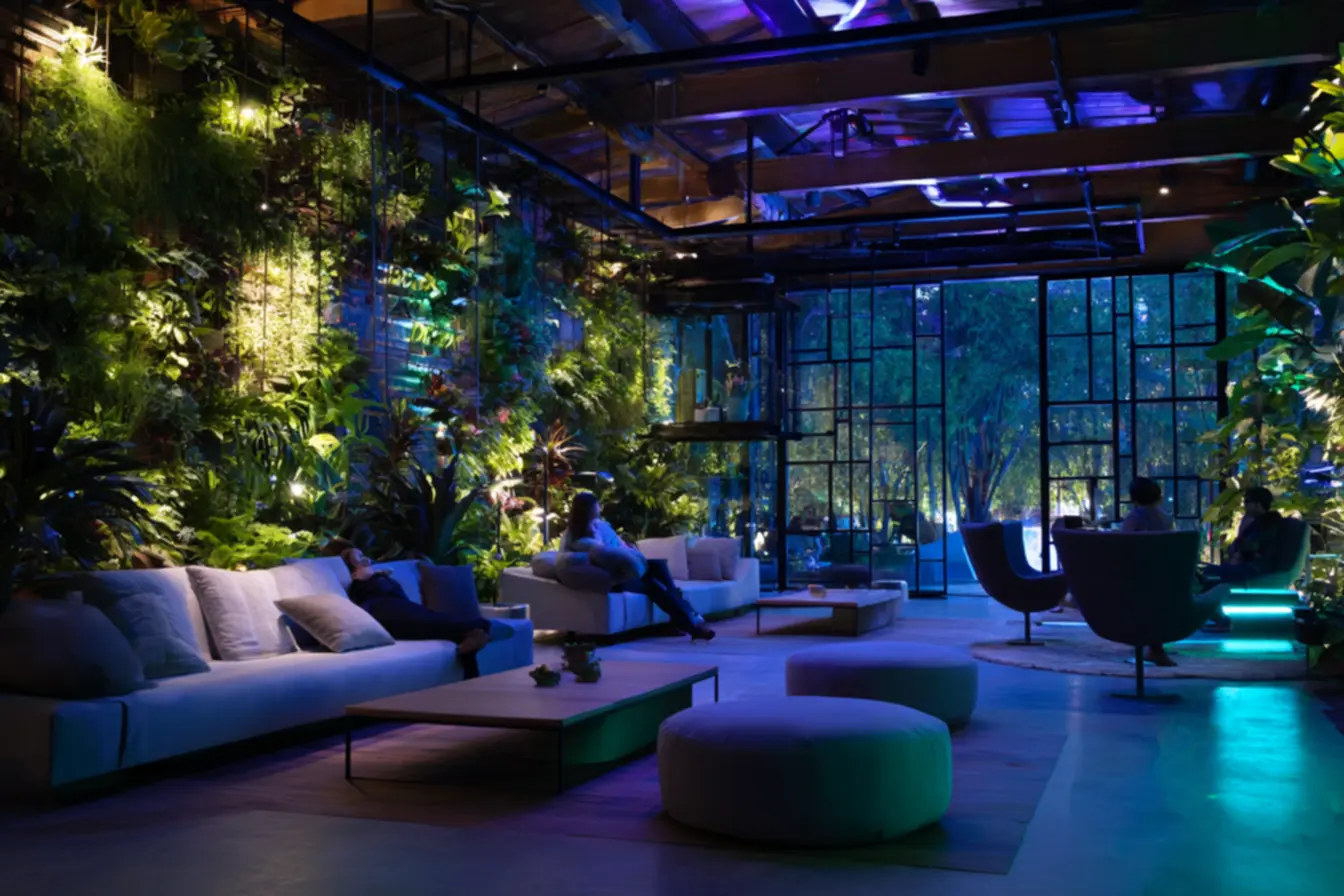 Tecnologia OLED e luz solar otimizada em edifícios, demonstrando a vanguarda da iluminação sustentável e eco-friendly.