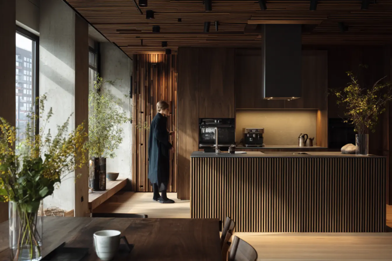 painel ripado integrando torre quente de forno e micro-ondas na cozinha planejada