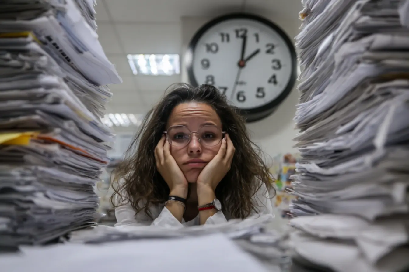 Entendendo os gatilhos para quem produz melhor sob pressão e o poder da urgência